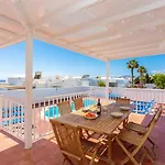 Adella ヴィラ ティアス